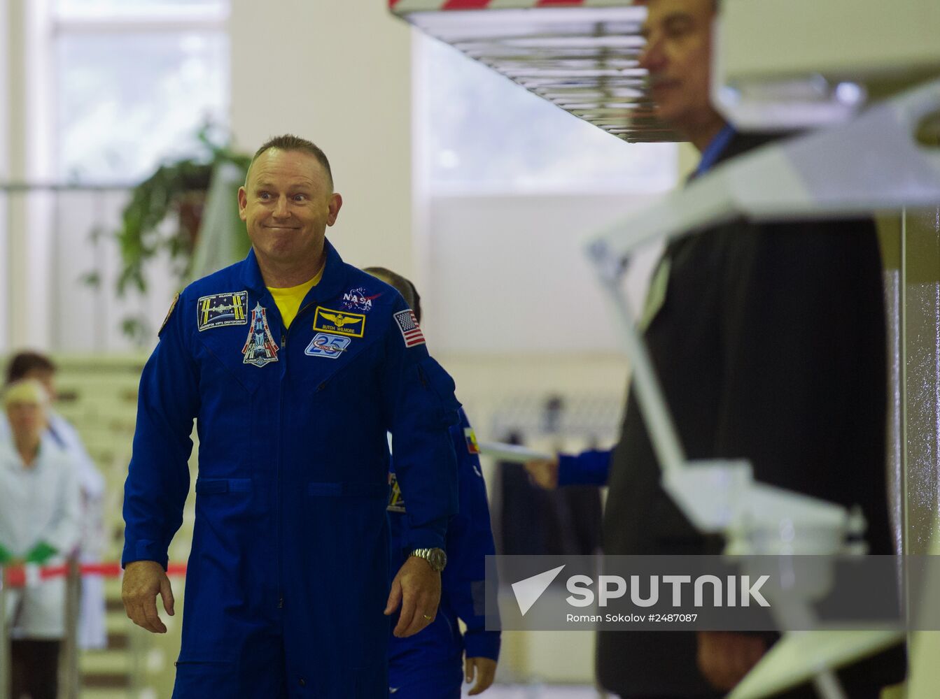 Soyuz TMA-14M main and backup crews during exam