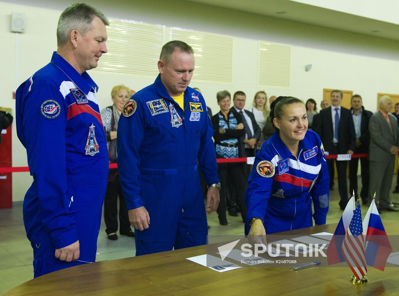 Soyuz TMA-14M main and backup crews during exam