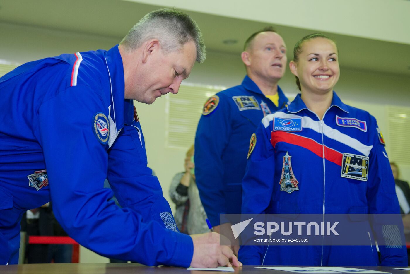 Soyuz TMA-14M main and backup crews during exam