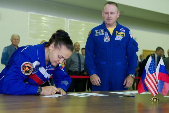 Soyuz TMA-14M main and backup crews during exam