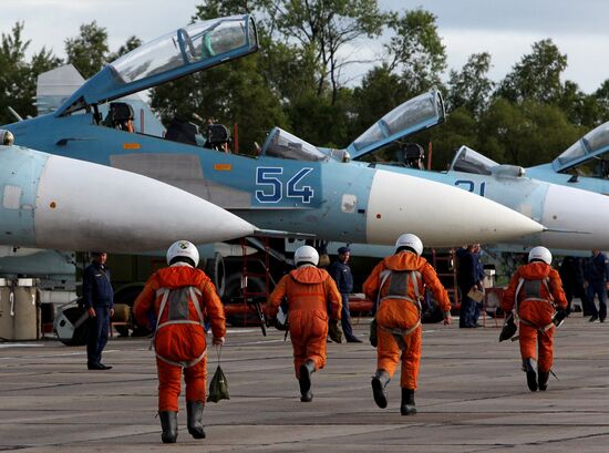 Exercise involving units of the Eastern Military District's logistics-support system