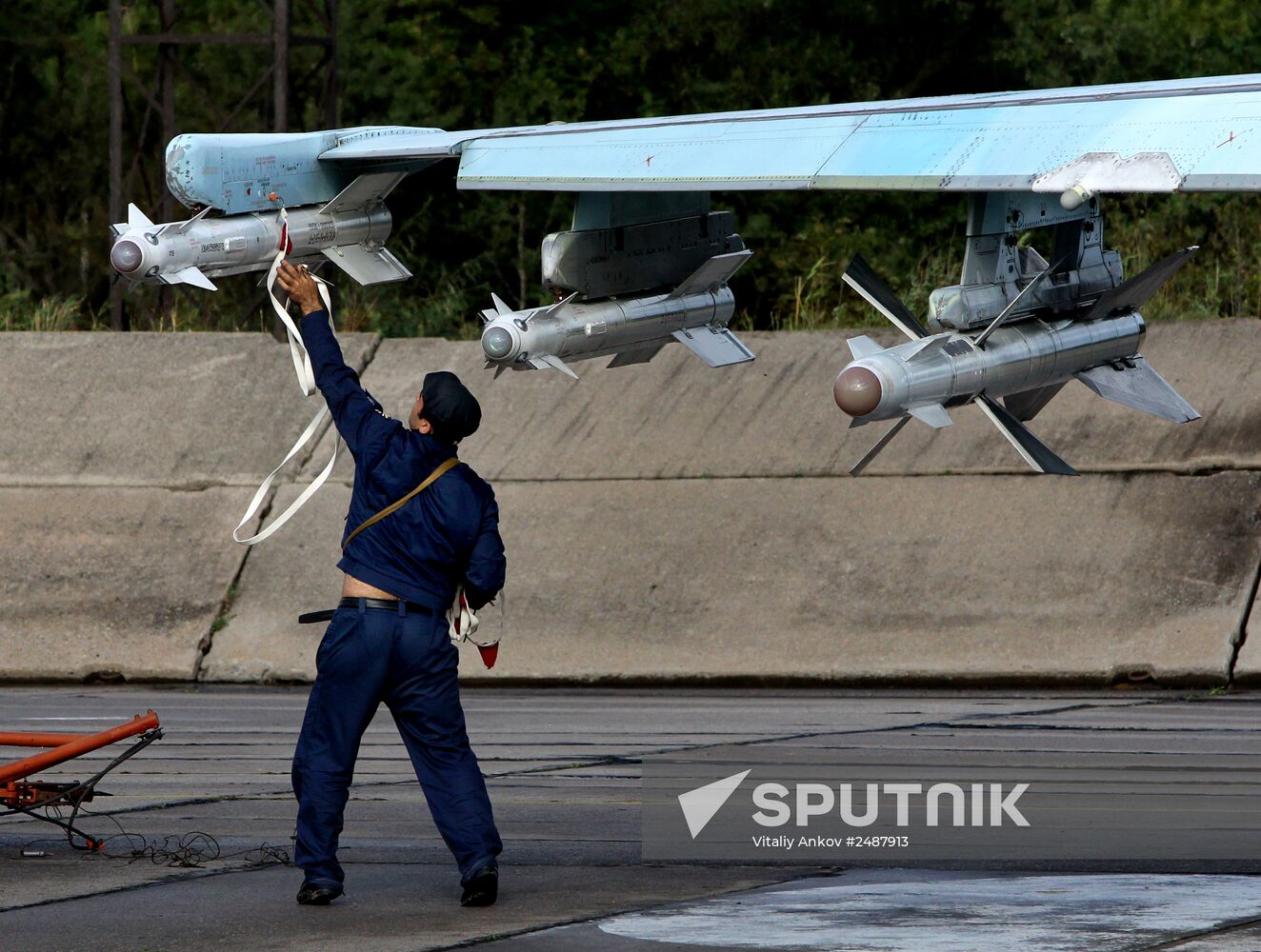 Exercise involving units of the Eastern Military District's logistics-support system