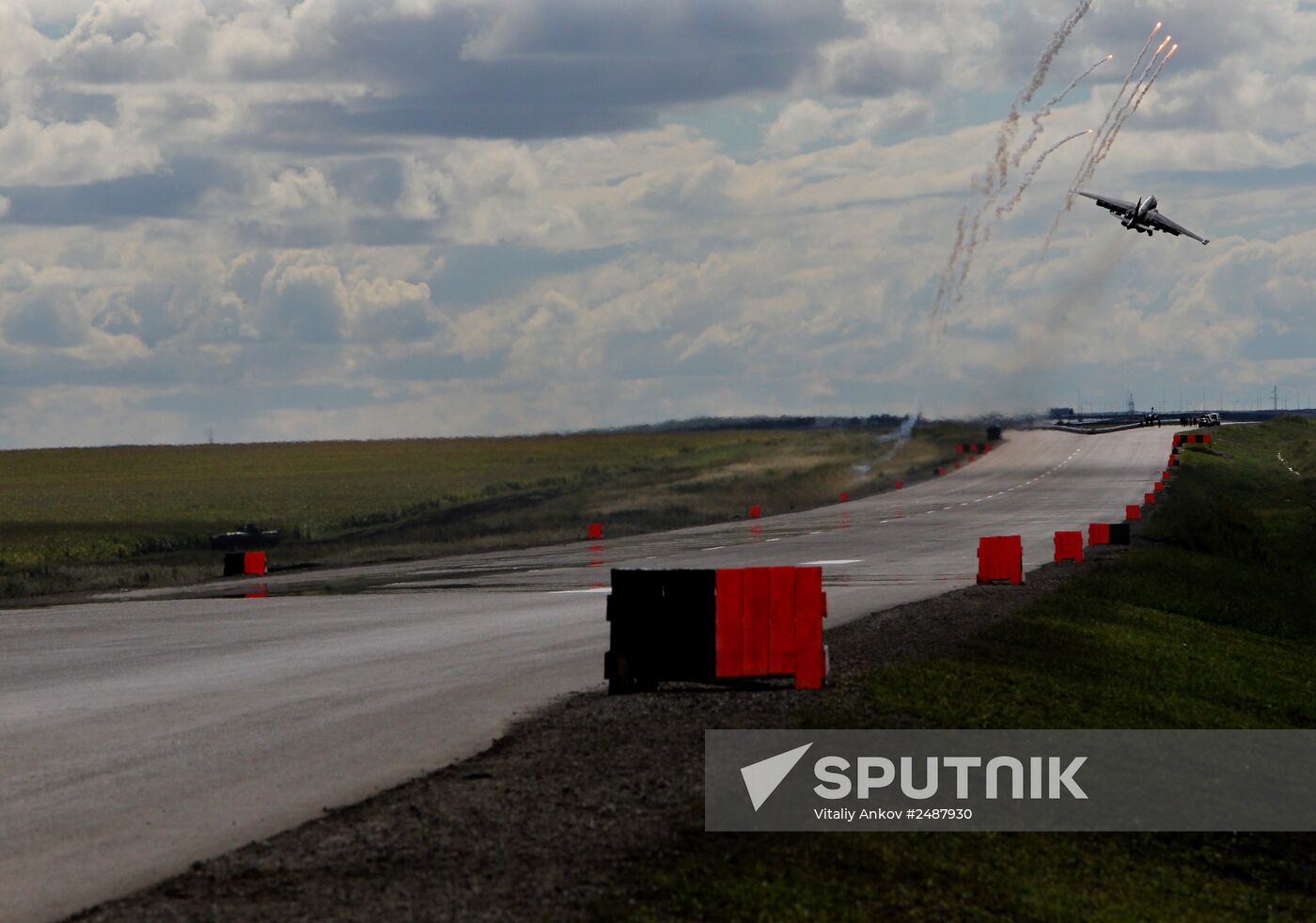 Exercise involving units of the Eastern Military District's logistics-support system