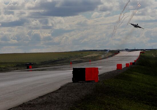 Exercise involving units of the Eastern Military District's logistics-support system