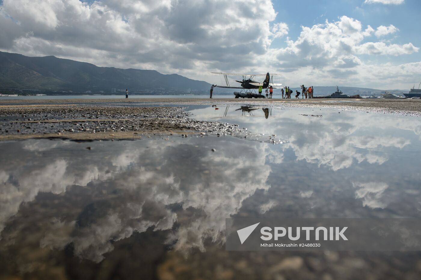 International Hydro Air Salon 2014 opens in Gelendzhik