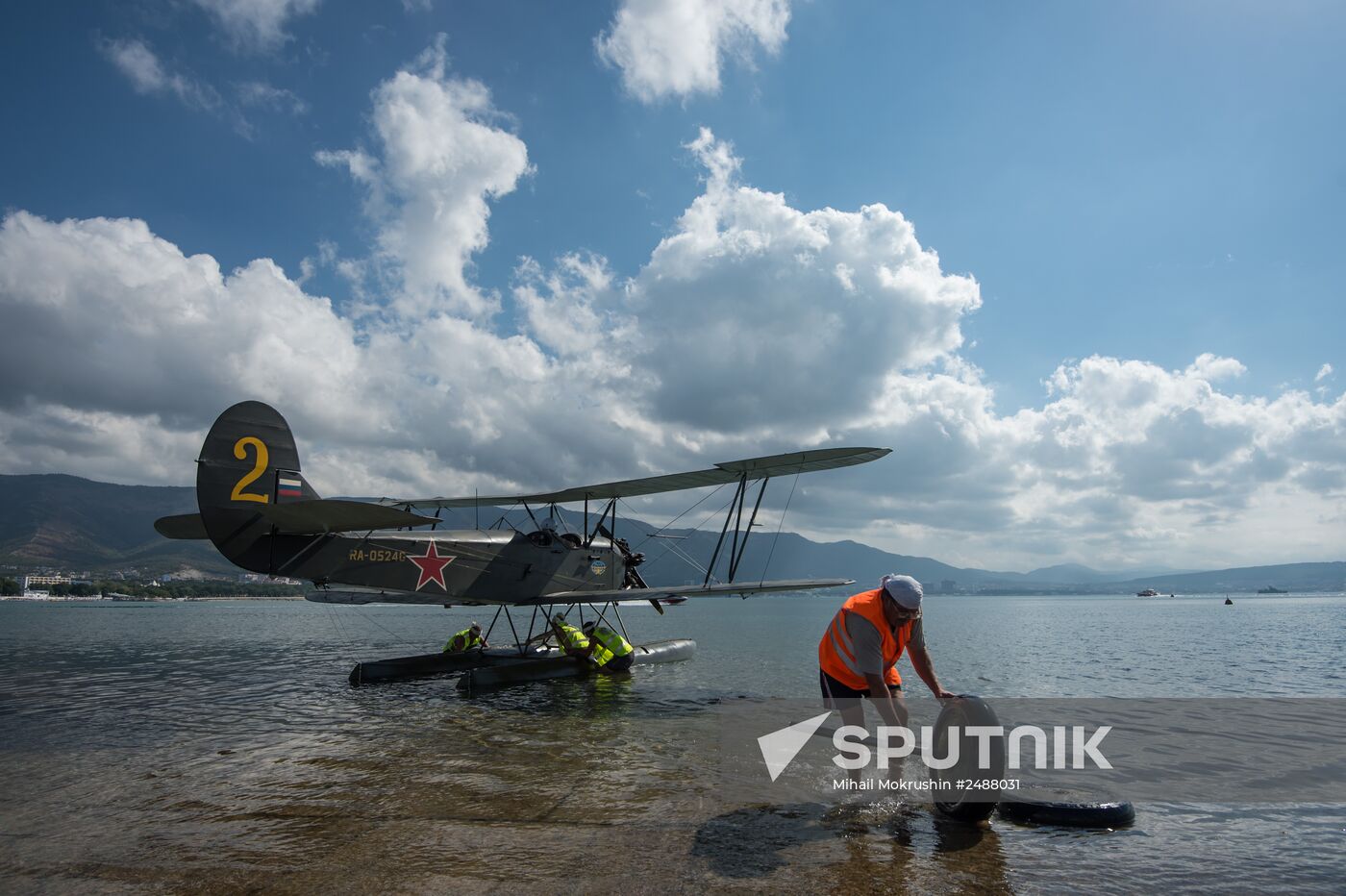 International Hydro Air Salon 2014 opens in Gelendzhik