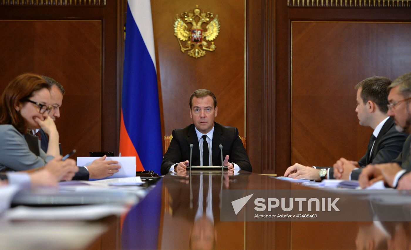 Dmitry Medvedev chairs meeting on Russian Post development