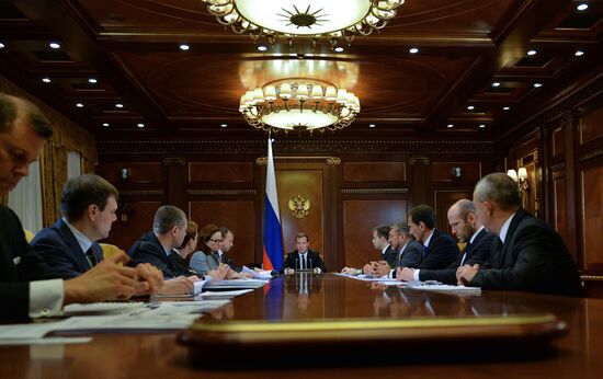 Dmitry Medvedev chairs meeting on Russian Post development