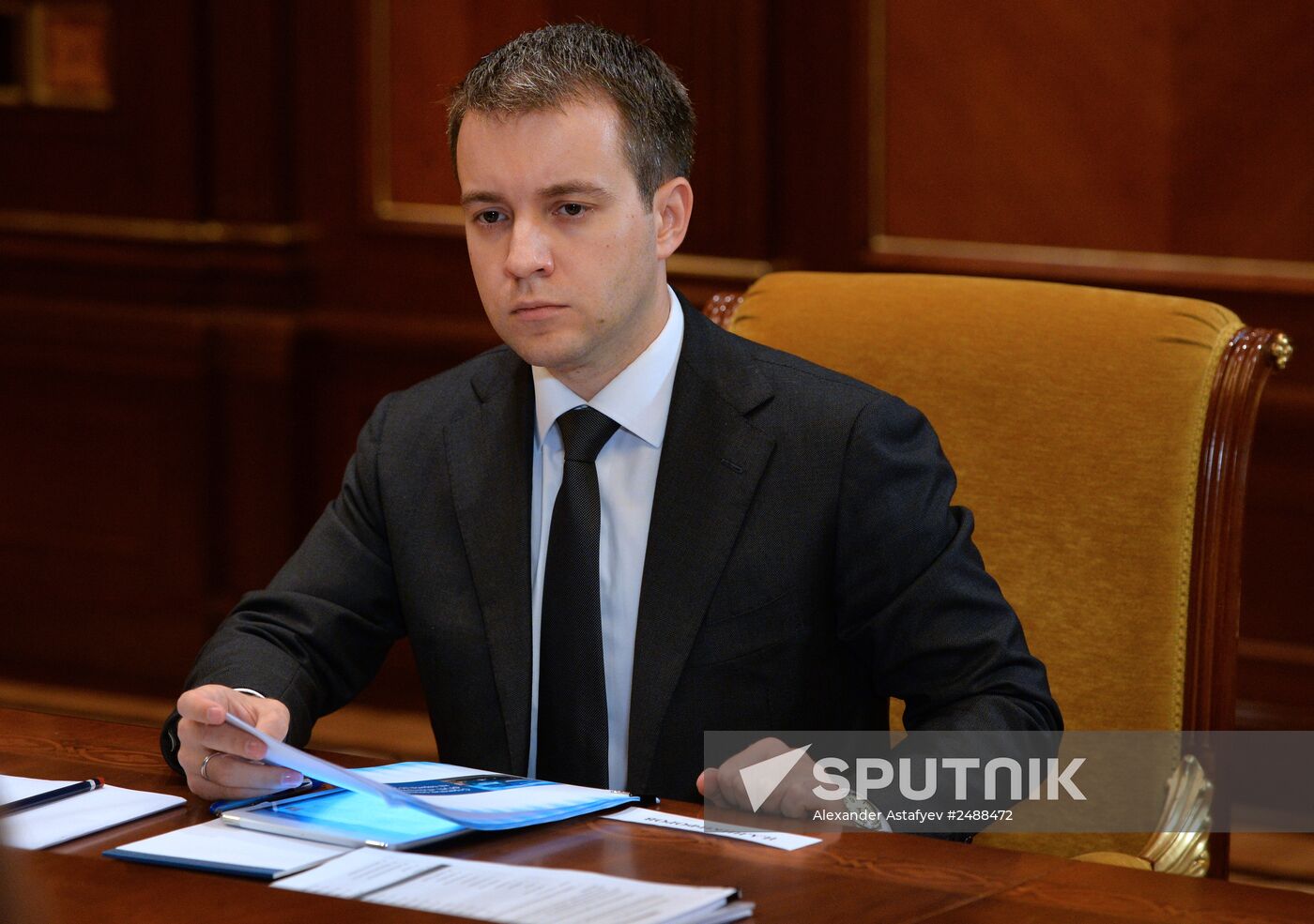 Dmitry Medvedev chairs meeting on Russian Post development