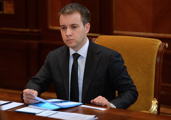 Dmitry Medvedev chairs meeting on Russian Post development