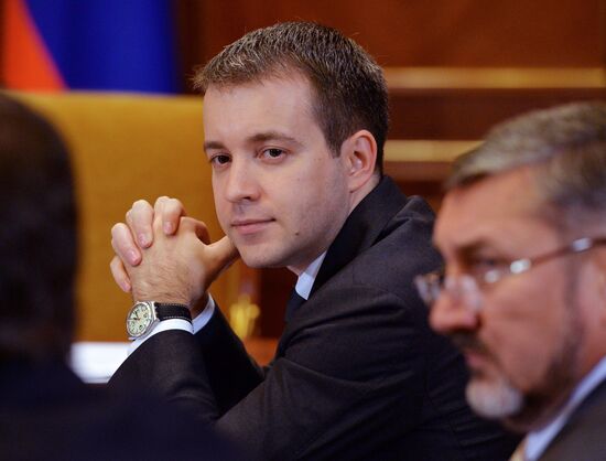 Dmitry Medvedev chairs meeting on Russian Post development