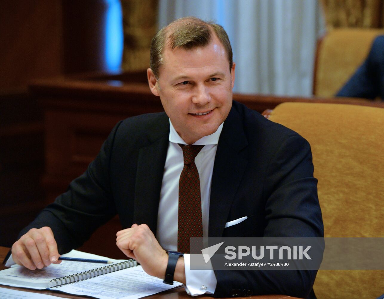 Dmitry Medvedev chairs meeting on Russian Post development