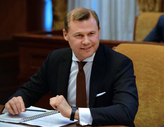 Dmitry Medvedev chairs meeting on Russian Post development