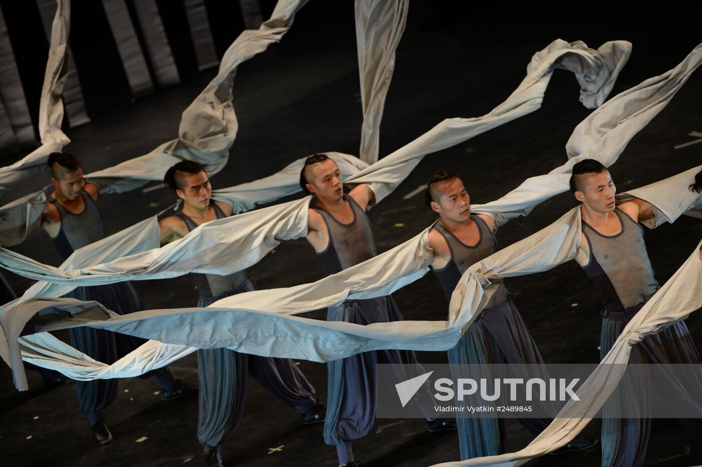 Contemporary Dragon Kungfu Company premieres The Shaolin Gates show