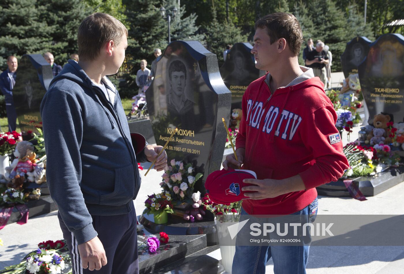 Yaroslavl commemorates Lokomotiv hockey players killed in plane crash