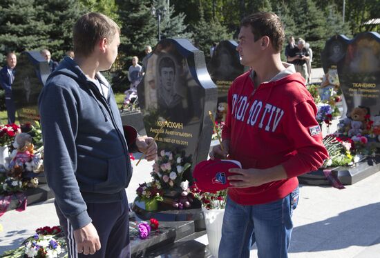 Yaroslavl commemorates Lokomotiv hockey players killed in plane crash