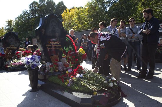 Yaroslavl commemorates Lokomotiv hockey players killed in plane crash