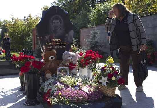 Yaroslavl commemorates Lokomotiv hockey players killed in plane crash
