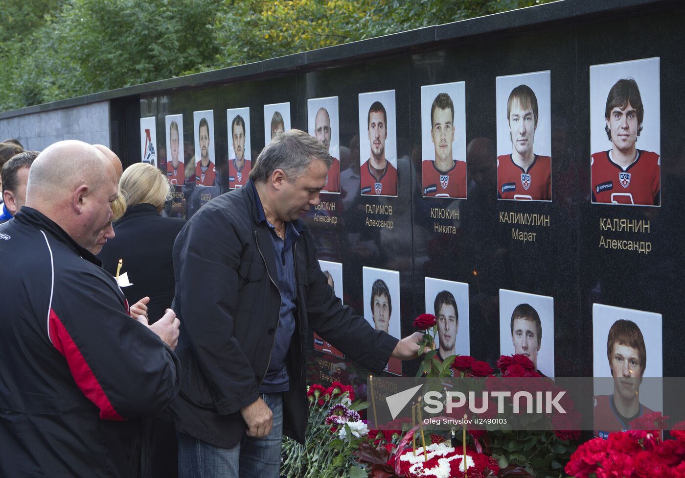 Yaroslavl commemorates Lokomotiv hockey players killed in plane crash