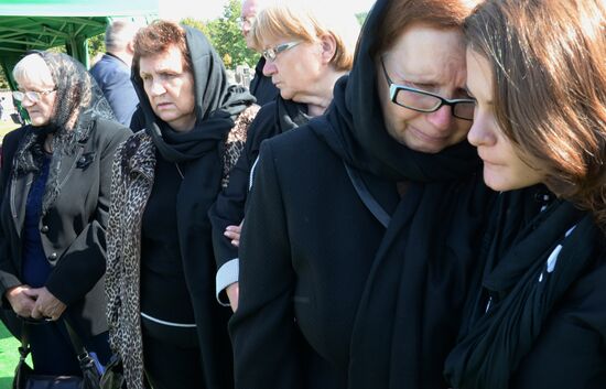 Funeral of photojournalist Andrei Stenin