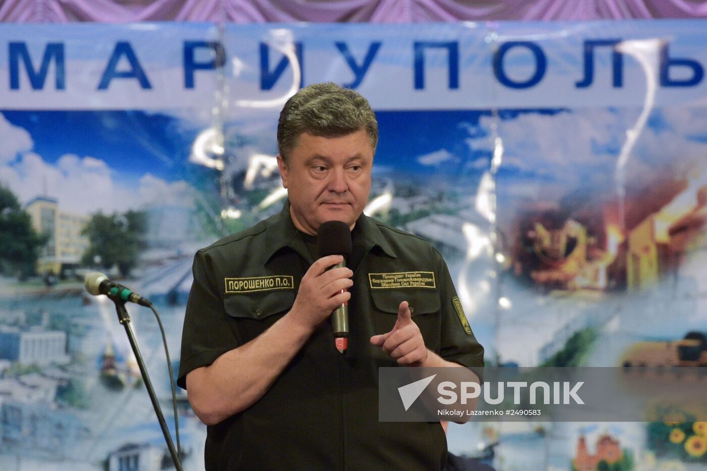 Petro Poroshenko visits Mariupol