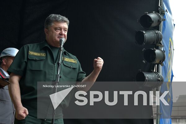 Petro Poroshenko visits Mariupol