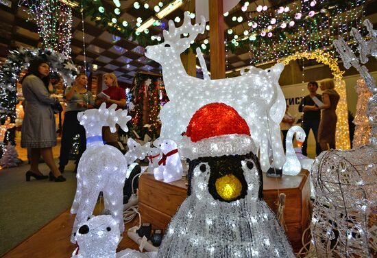 "Christmas Time 2014. 100 Days to the New Year" exhibition