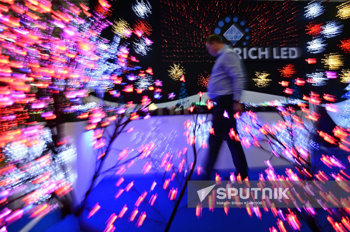 "Christmas Time 2014. 100 Days to the New Year" exhibition