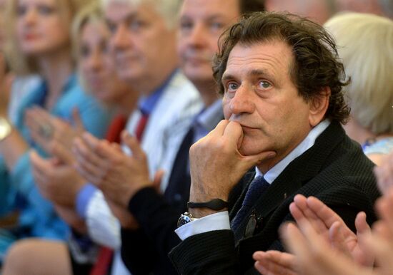 Moscow's Vakhtangov Theater company holds pre-season gathering