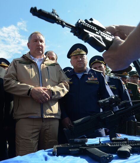 Dmitry Rogozin visits Tula Amphibious Division