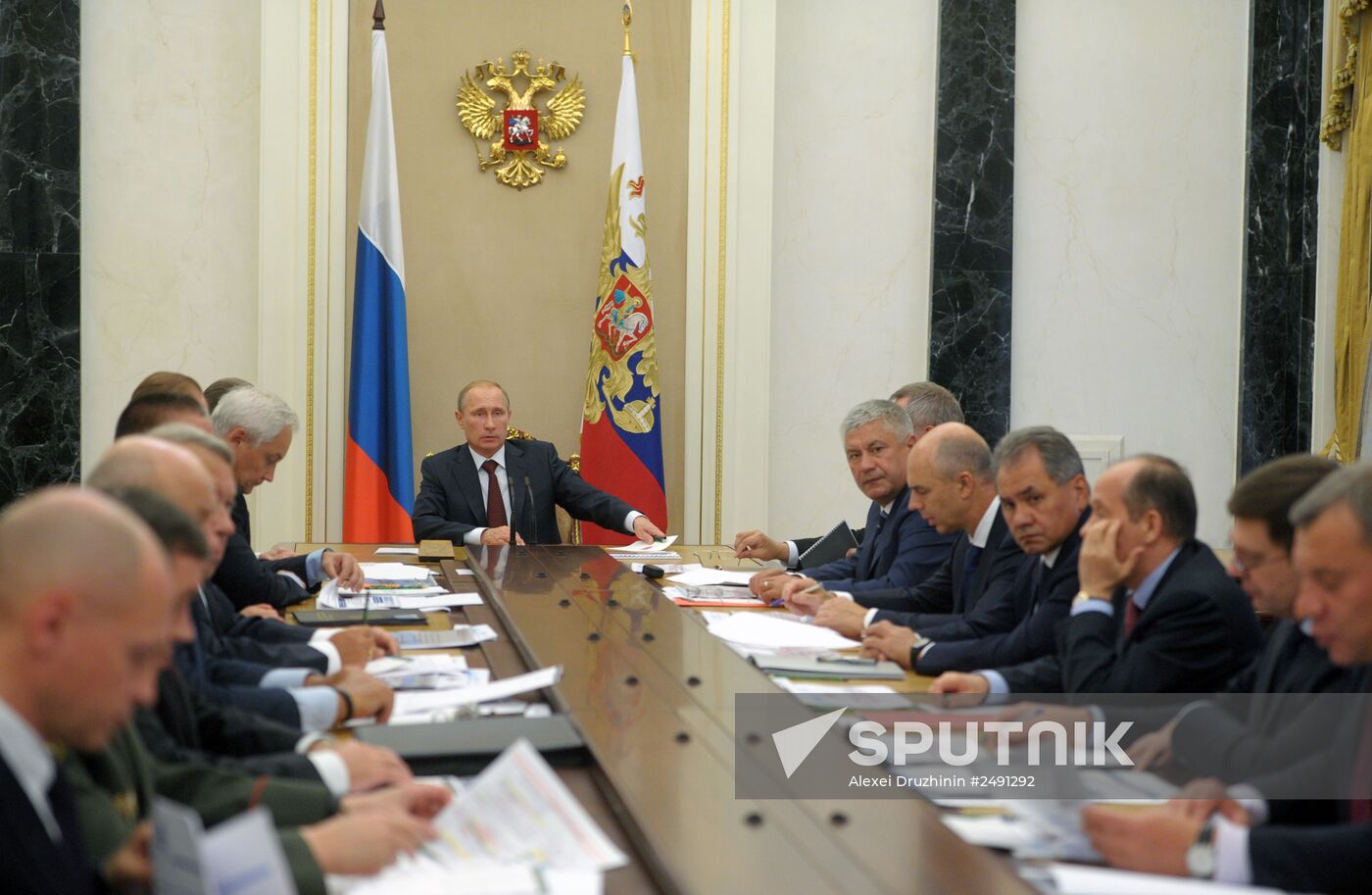 Vladimir Putin chairs meeting on development of State Armament Program for 2016-2025