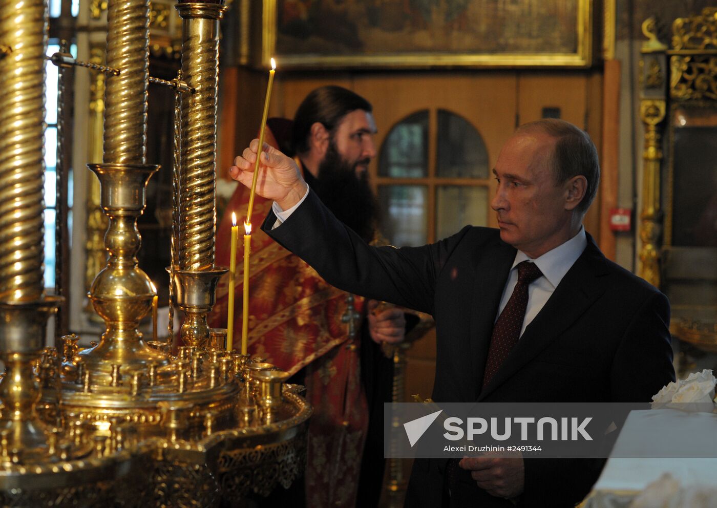 Vladimir Putin visits Trinity Church at Vorobyovy Gory