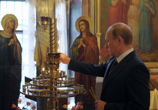 Vladimir Putin visits Trinity Church at Vorobyovy Gory