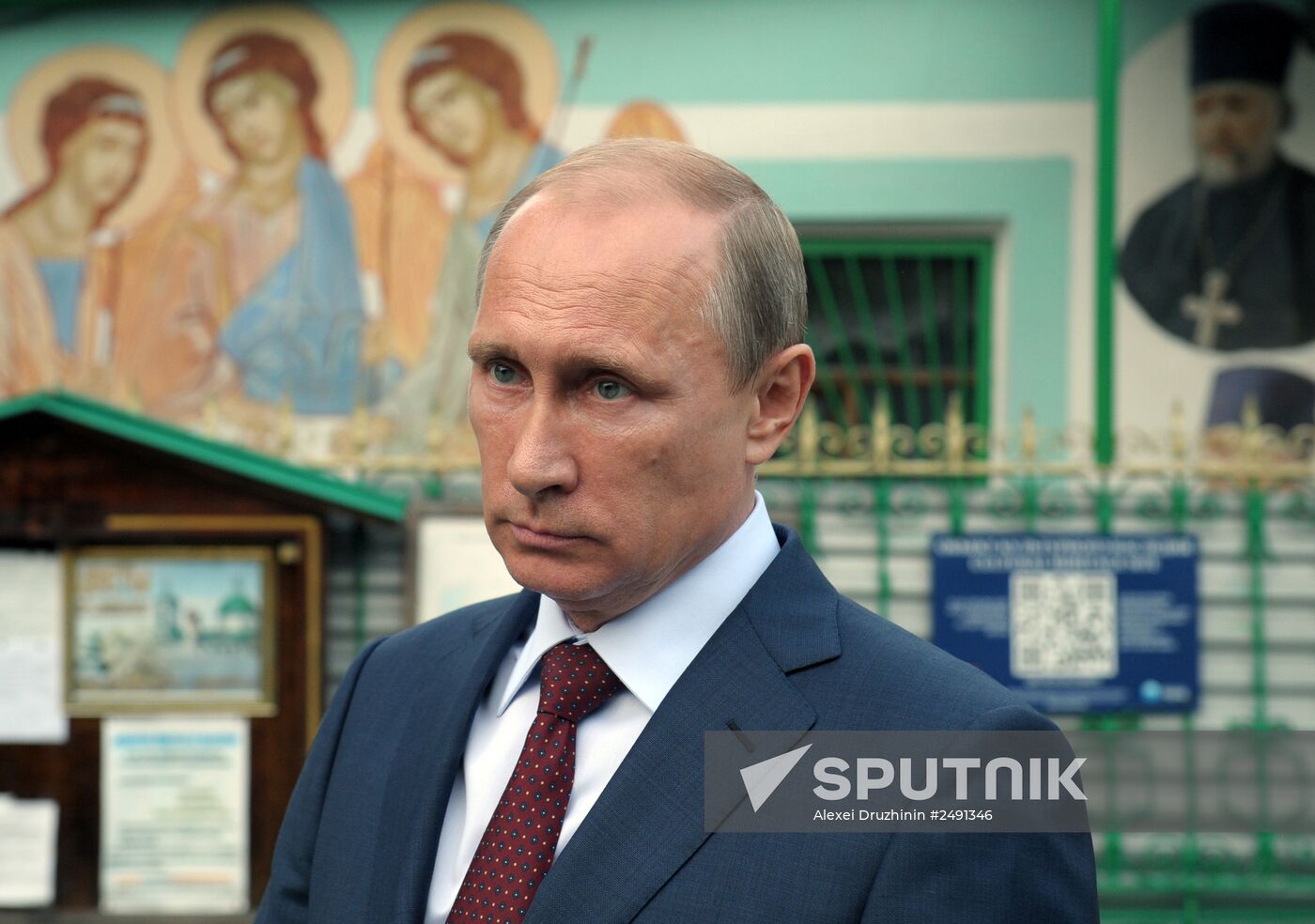 Vladimir Putin visits Trinity Church at Vorobyovy Gory