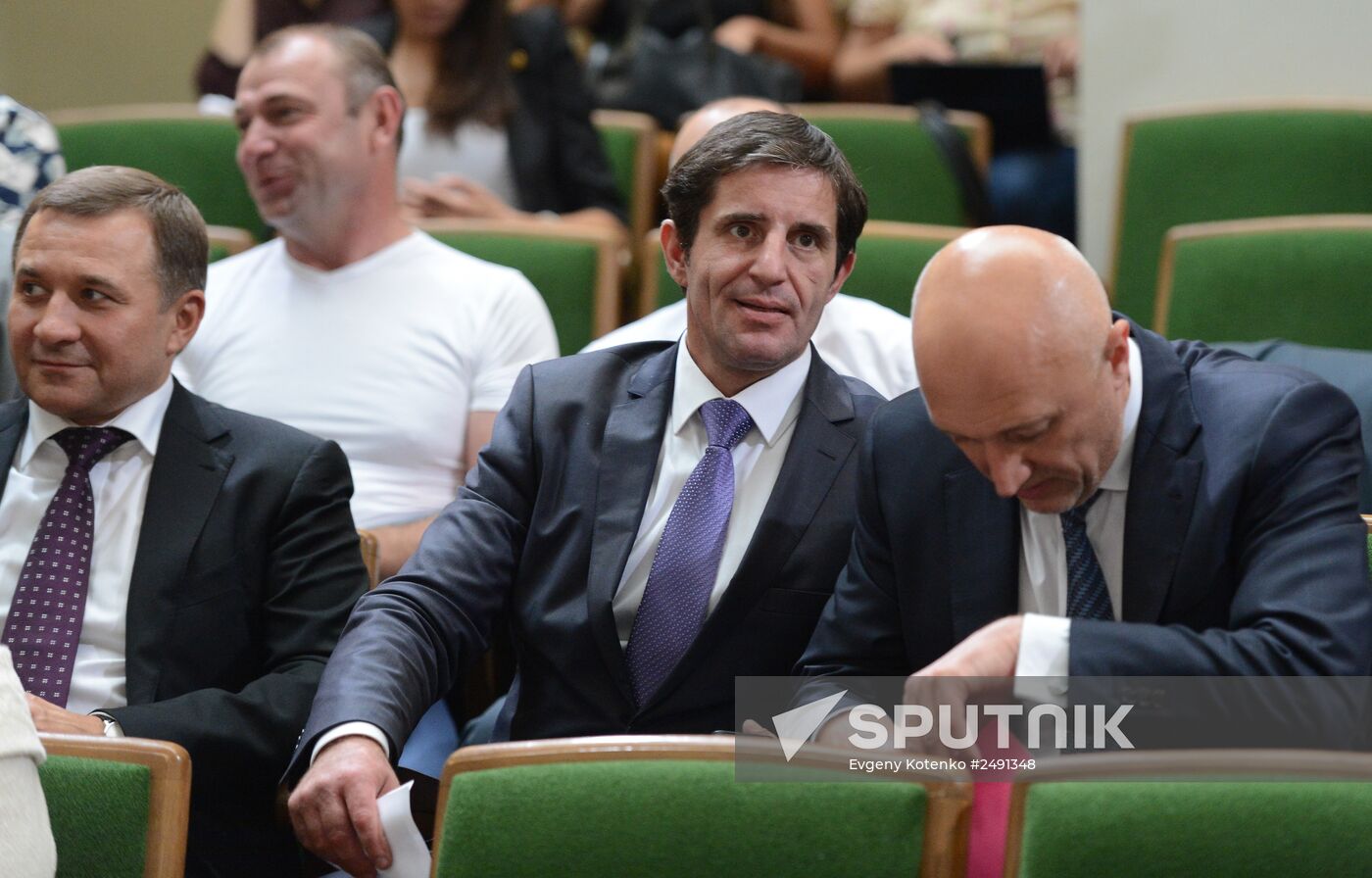 Arseny Yatsenyuk and Oleksandr Turchynov elected heads of People's Front party