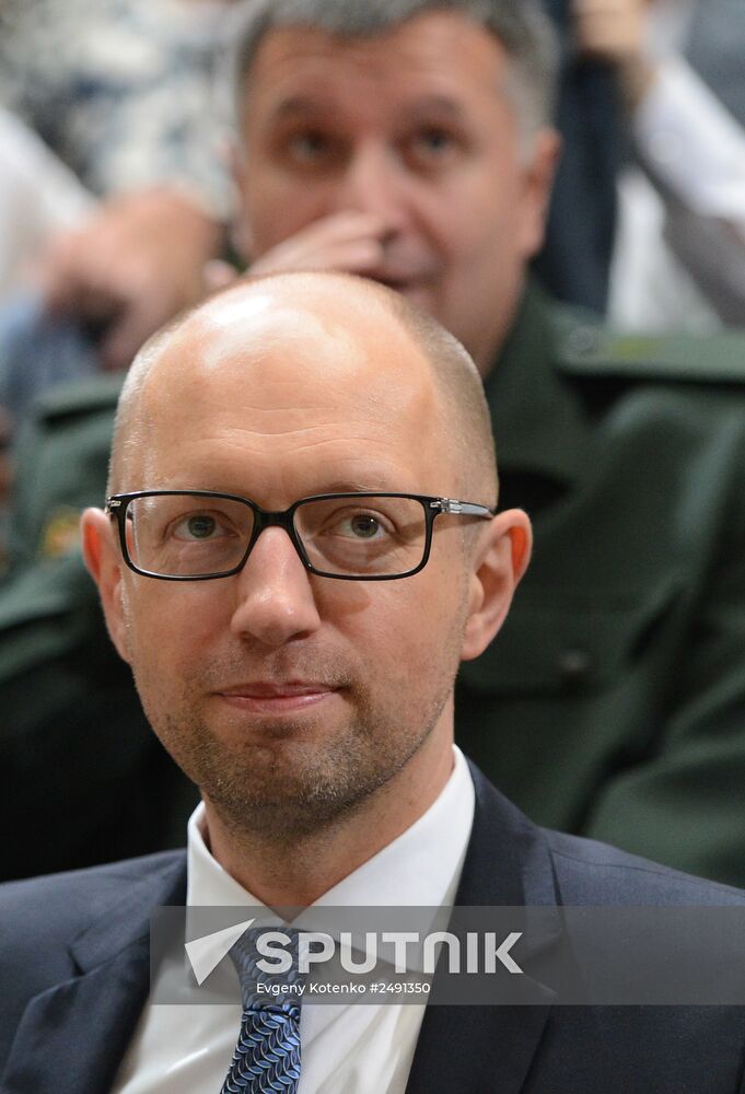 Arseny Yatsenyuk and Oleksandr Turchynov elected heads of People's Front party
