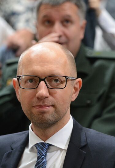 Arseny Yatsenyuk and Oleksandr Turchynov elected heads of People's Front party