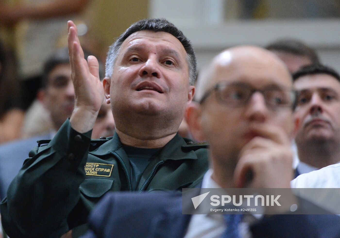 Arseny Yatsenyuk and Oleksandr Turchynov elected heads of People's Front party