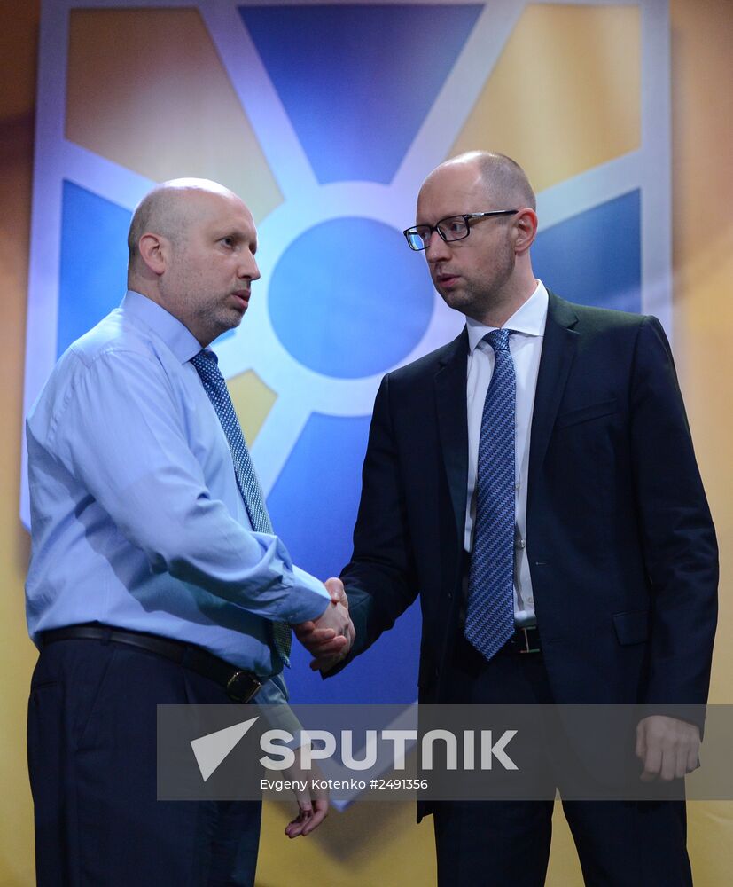 Arseny Yatsenyuk and Oleksandr Turchynov elected heads of People's Front party