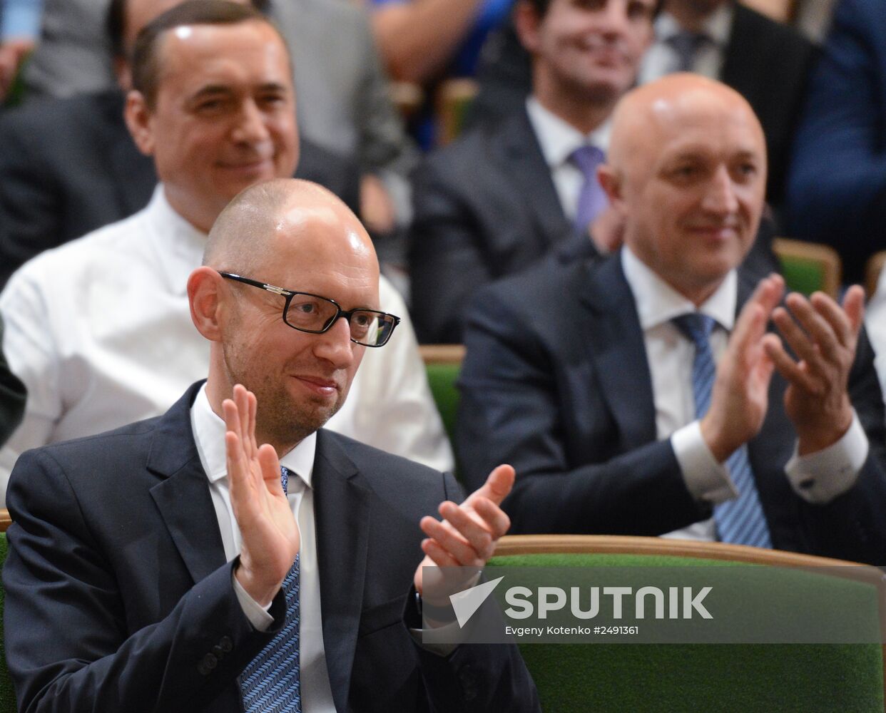 Arseny Yatsenyuk and Oleksandr Turchynov elected heads of People's Front party