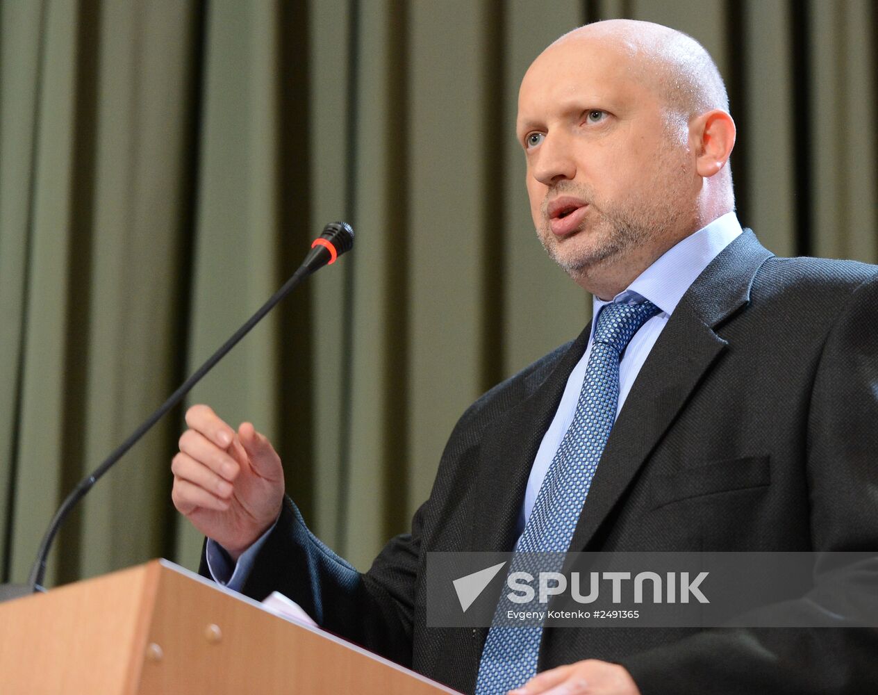 Arseny Yatsenyuk and Oleksandr Turchynov elected heads of People's Front party