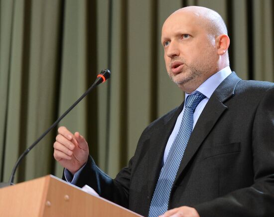 Arseny Yatsenyuk and Oleksandr Turchynov elected heads of People's Front party