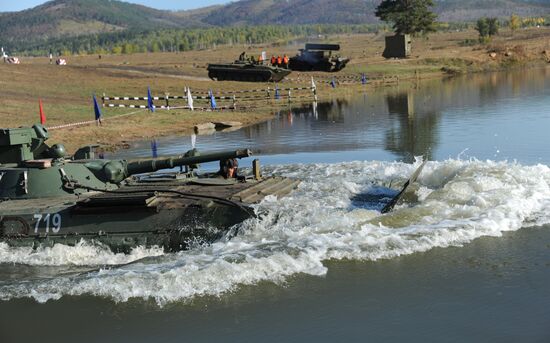 Practical training on water surface for mechanized infantry troops in Zabaikalye Territory
