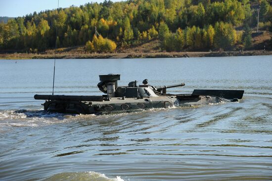 Practical training on water surface for mechanized infantry troops in Zabaikalye Territory
