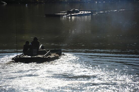 Practical training on water surface for mechanized infantry troops in Zabaikalye Territory