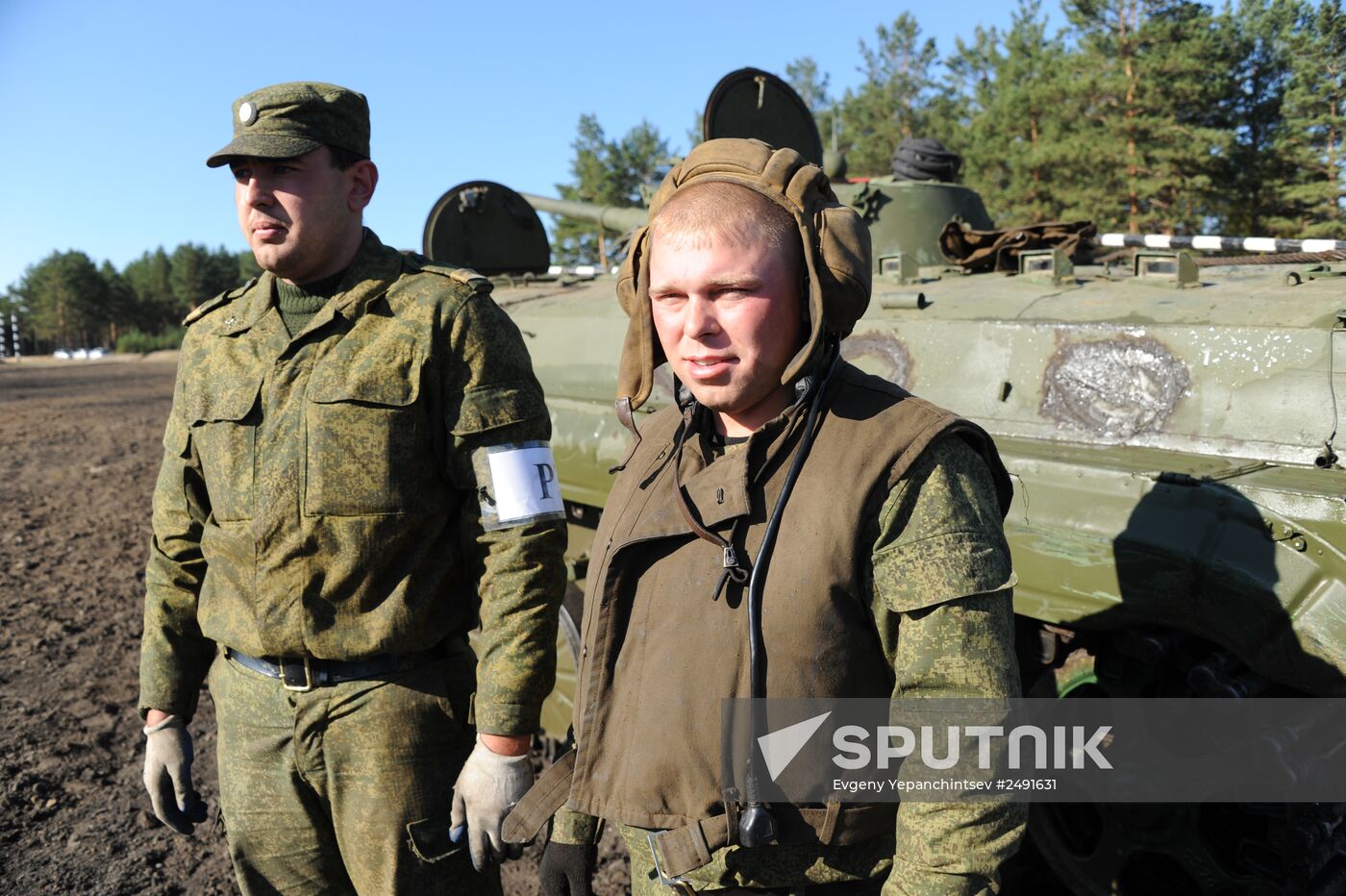 Practical training on water surface for mechanized infantry troops in Zabaikalye Territory
