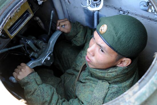 Practical training on water surface for mechanized infantry troops in Zabaikalye Territory
