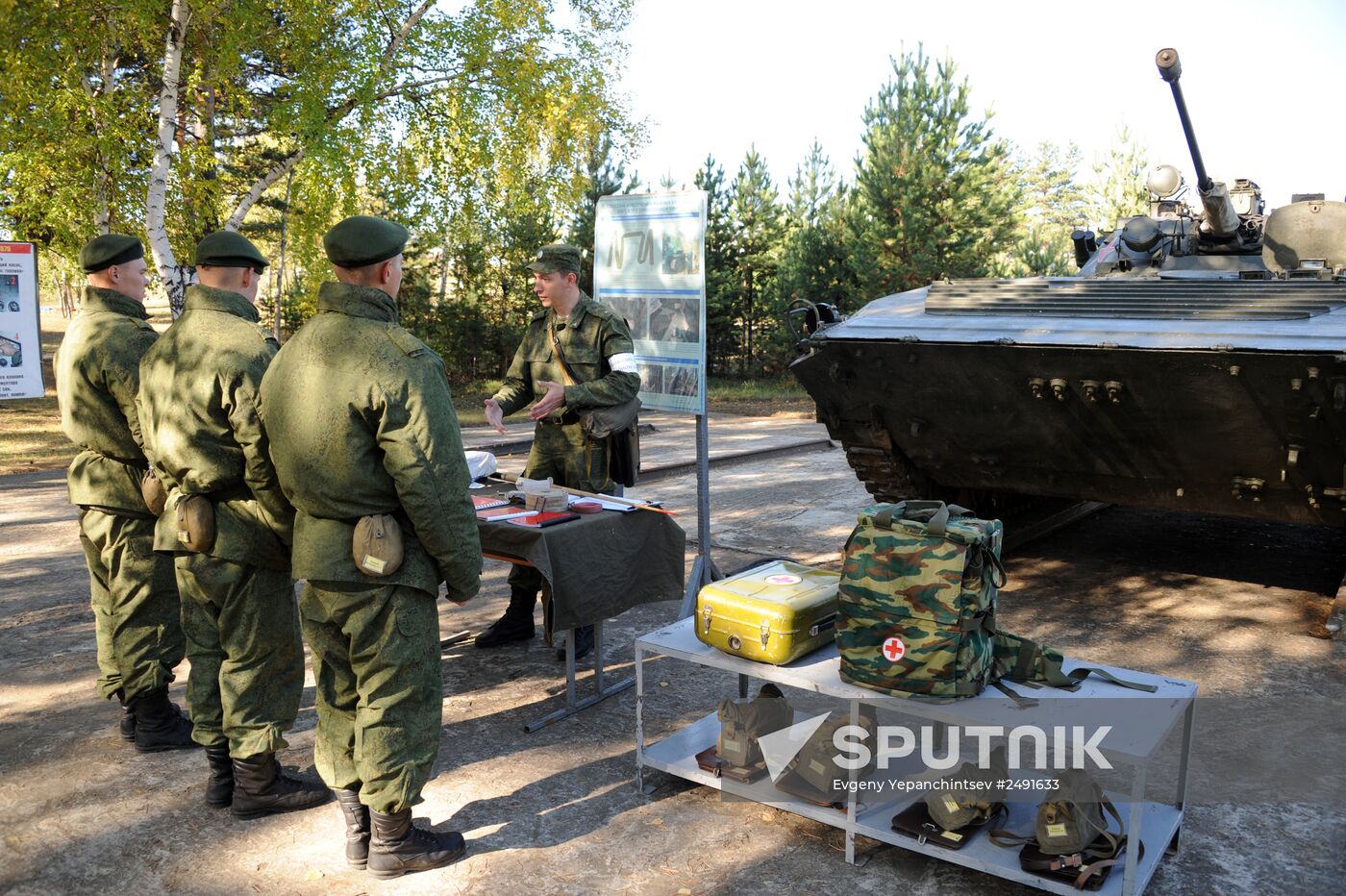 Practical training on water surface for mechanized infantry troops in Zabaikalye Territory