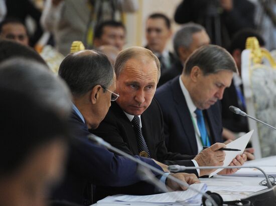 Vladimir Putin attends SCO summit in Dushanbe