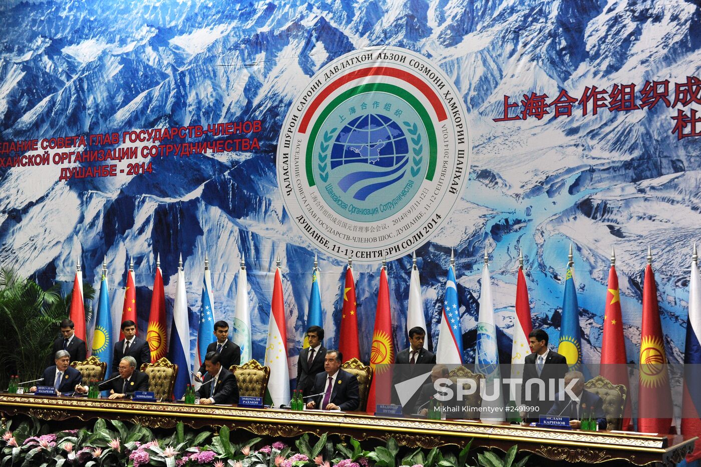 Vladimir Putin attends SCO summit in Dushanbe